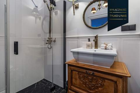 Stylowy apartament z halą garażową i tarasem