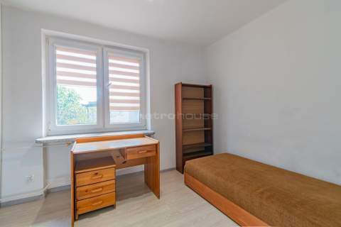 4 pokoje po generalnym remoncie Balkon Parking
