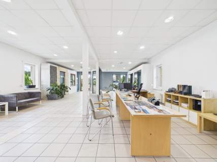 Idealny na Biuro, Salon   120 m przy Pasterniku