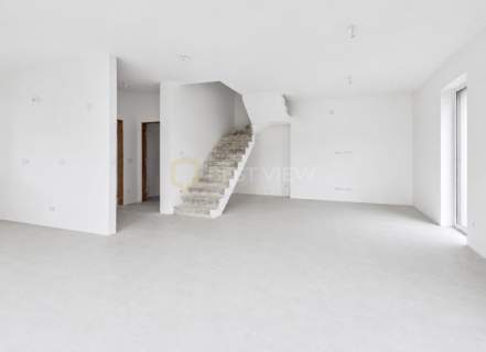 Dom 200 m2/duża działka / 2-stanowiskowy garaż /