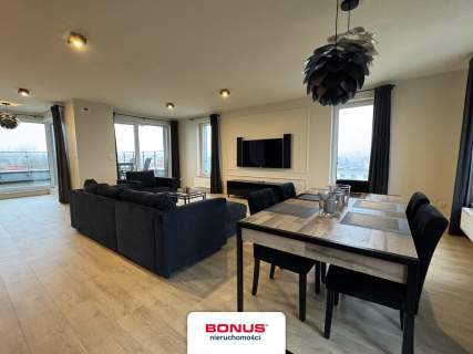 Przestronny apartament 157,23m2 z dużym tarasem.