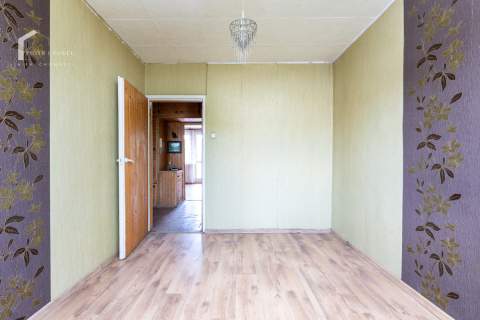 Trzy pokoje na drugim piętrze z dużym balkonem