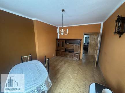 Kamienica, 2 pokoje z mozliwoscia 3, oddzielna kuchnia obok Placu