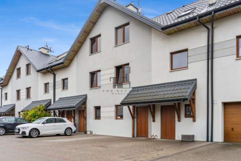 Dwupoziomowe z ogródkiem miejsce parkingowe