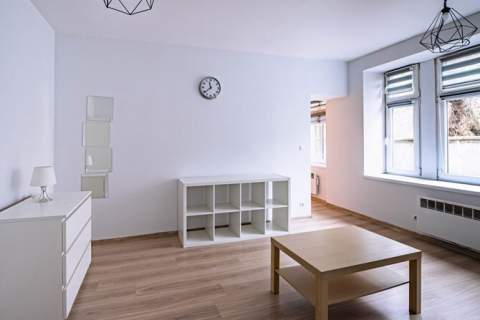 Wynajmę jasną kawalerkę - Chodkiewicza 10
