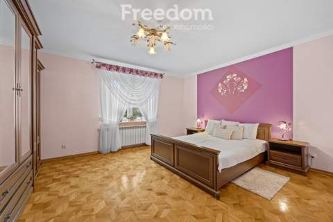 Dom 256 m z dwoma niezależnymi mieszkaniami