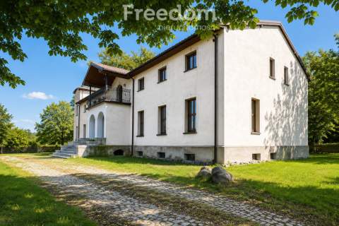 Zabytkowy dwór z XVIII w., 5,2 ha - inwestycja