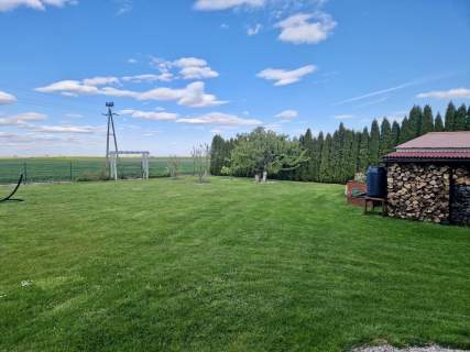 Dom jednorodzinny z dużą działką 1500 M 2 garaże
