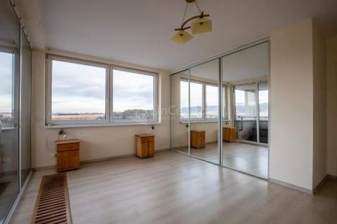 Przestronny apartament 116m2. z dużym tarasem.