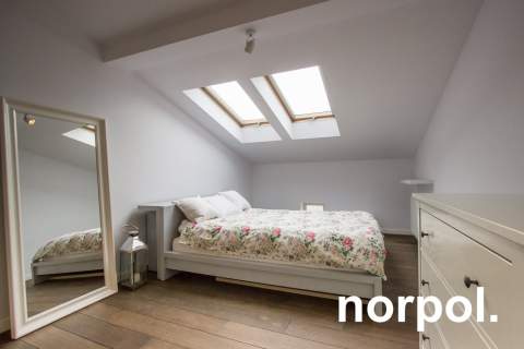 Przestronny apartament z osobną sypialnią i balkonem w centrum...
