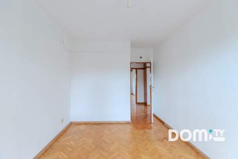 Funkcjonalny dom z ogrodem, boczna uliczka, cisza