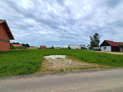Dwie połowy domu na sprzedaż-zabudowa bliźniacza