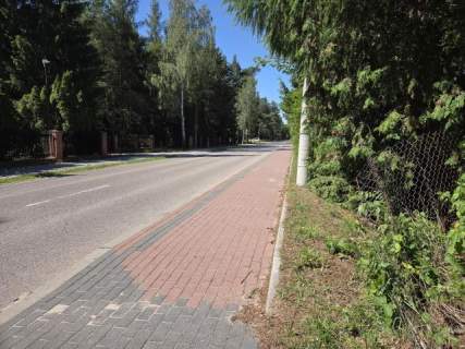 duża, pod rezydencję z prywatnym lasem,