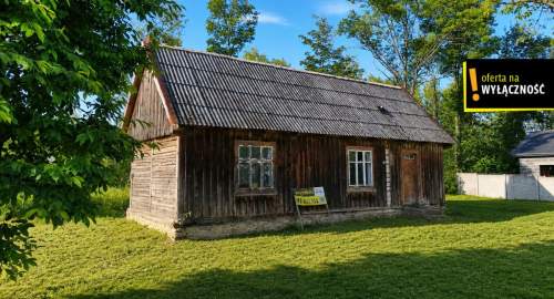 Dom z duszą z bala sosnowego w wiejskim zaciszu