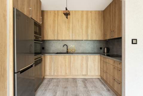 przestronny salon/nowe budownictwo/miejsce w hali