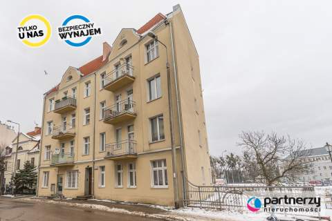 3 pokoje 10m2 piwnicy miejsca parkingowe
