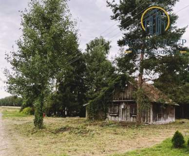 Działka z domem drewnianym