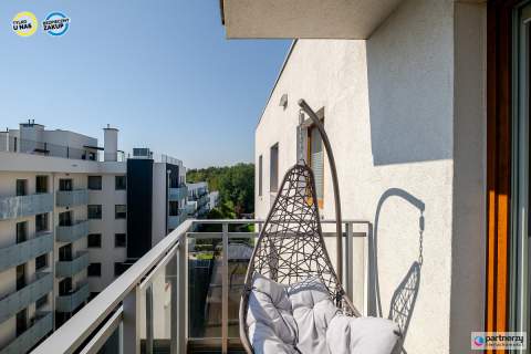 2 pokoje z balkonem i miejscem w hali garażowej
