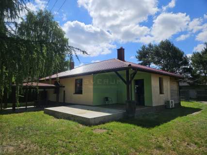 Nowoczesny, parterowy dom w spokojnej okolicy