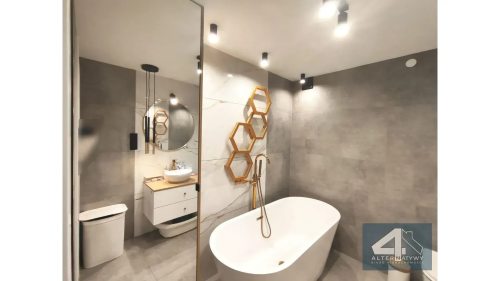 Dwupoziomowy apartament z dużym ogrodem