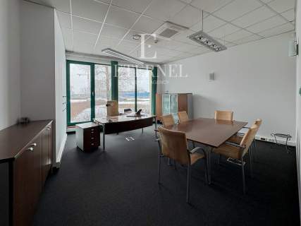 Obiekt biurowo-magazynowy 1 501 m2 działka 56 arów