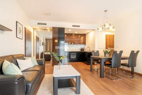 Wygodny elegancki apartament w centrum.