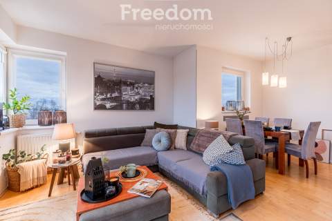 5 pokoi dwupoziomowe komórka balkon