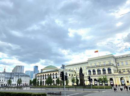 Plac Bankowy jasne, po remoncie wysoki standard