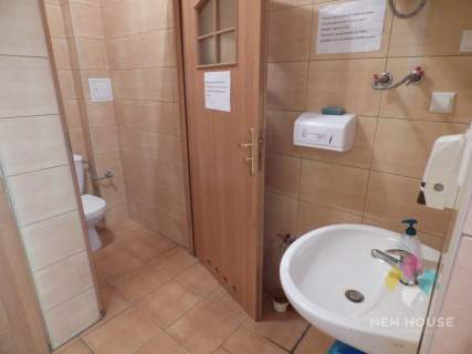 Lokal biurowy 16 m2, parking, atrakcyjna cena