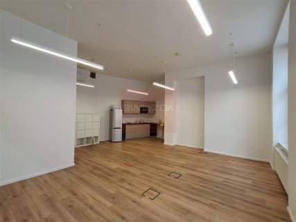 Nieruchomość komercyjna do wynajęcia, 600 m2, Warszawa