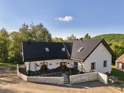 Dom z ogromnym ogrodem niedaleko jeziora