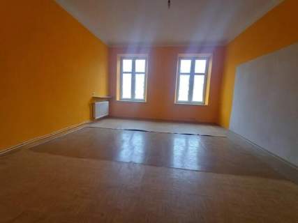 Skawina / Rynek ul. Słowackiego lokal 76m2 piwnica19m2 strych...
