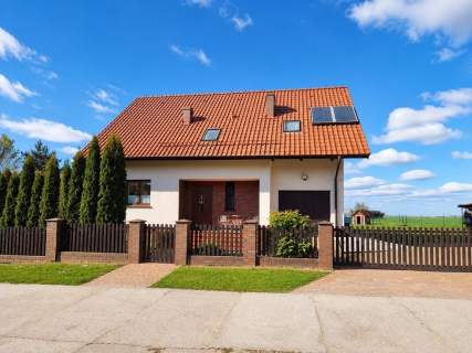 Dom jednorodzinny z dużą działką 1500 M 2 garaże