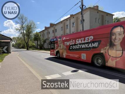 M. w ładnym bloku na pełnym zieleni Rakowie
