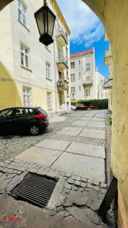 76,8 m 3 pokoje Główny Rynek Oficyna cisza Czynsz 500