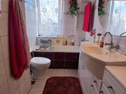 Skrajny dom w zabudowie szeregowej komfort i pry