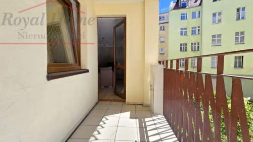 Przestronne, w pełnym rozkładzie 2 pok., balkon.