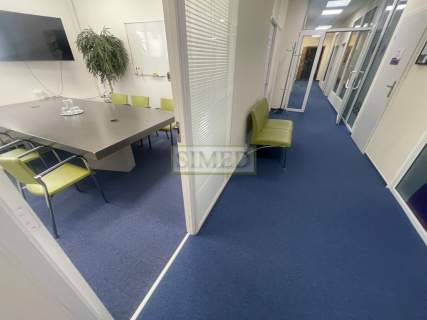 Wysoki standard,recepcja,dostęp24h,parking,ochrona