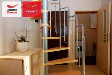 Dwupoziomowy apartament nad morzem z basenem