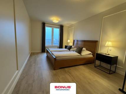 Przestronny apartament 157,23m2 z dużym tarasem.