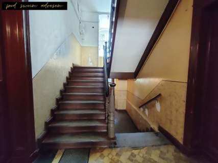 90 m przy Teatrze Polskim Parter