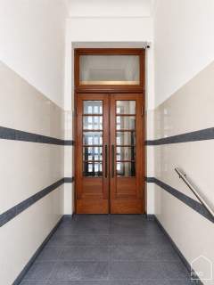 Przestronny apartament w kamienicy z windą