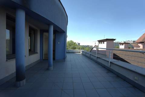 Lokal w ścisłym centrum, z parkingiem, 107 m2