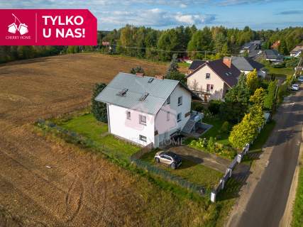 Dom wolnostojący sypialnia z widokiem na las
