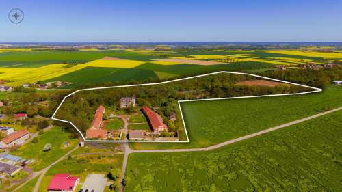 Zespół folwarczno-pałacowy na 17ha gruncie