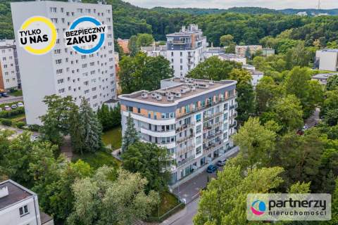2 pokoje z dużym tarasem i miejscem postojowym