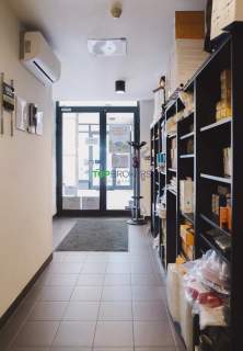 Przestronny lokal usługowy z witrynami, duży ruch