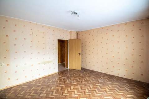 Dom piętrowy przy parku miejskim w Lublińcu
