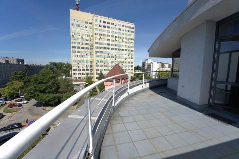 Lokal w ścisłym centrum, z parkingiem, 107 m2