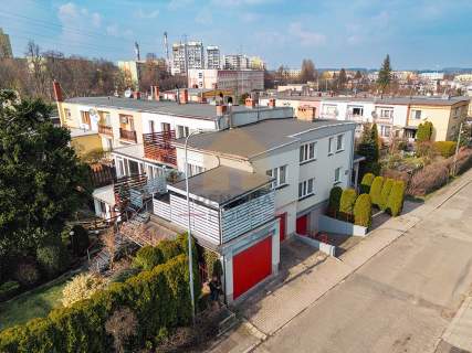 Skrajny dom w zabudowie szeregowej komfort i pry